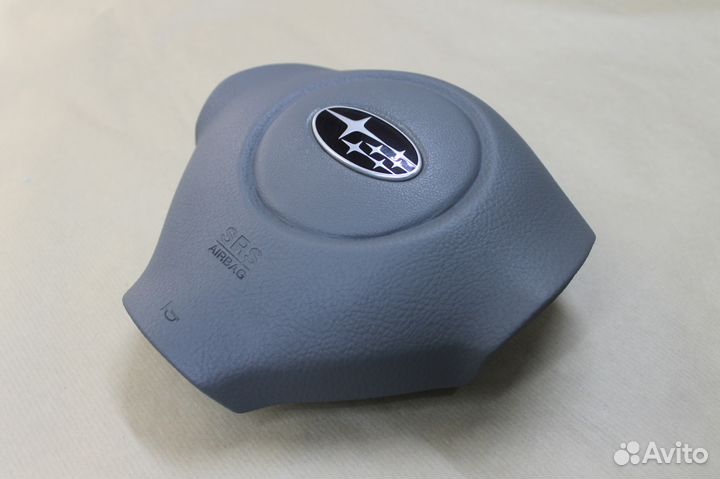 Рулевая накладка на Subaru Impreza (серый)