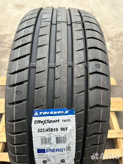 Triangle EffeXSport TH202 225/45 R19