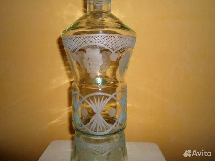 Бутыль стеклянная под хрусталь для вина