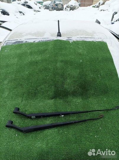 Поводок дворников передний левый Kia Rio 2