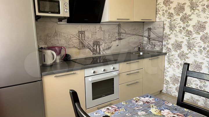 2-к. квартира, 52 м², 6/10 эт.