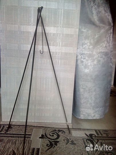 Тринога из метал.прутьев