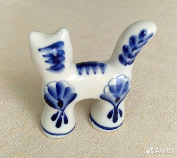 Фарфоровая статуэтка Кошка Гжель