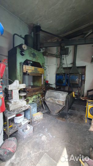 Пресс-формы, штампы, изделия из пластмасс