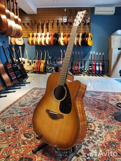 Электроакустическая гитара Yamaha FGX800C