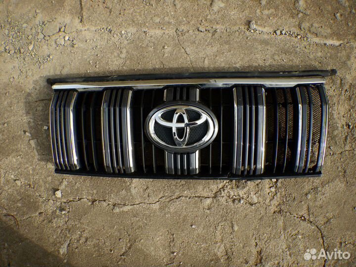 Решетка радиатора Toyota Land Cruiser Prado 150