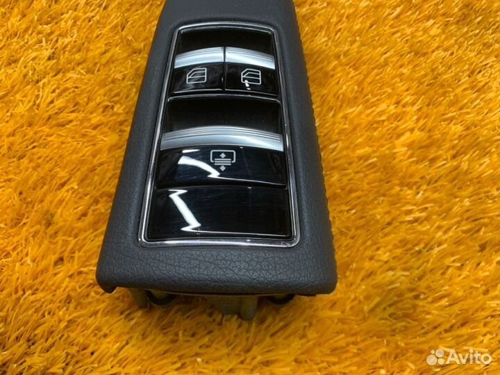 Кнопка стеклоподъемника задняя левая Mercedes-Benz