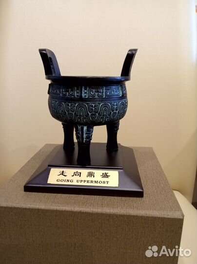 Бронзовая статуэтка Dake Tripod