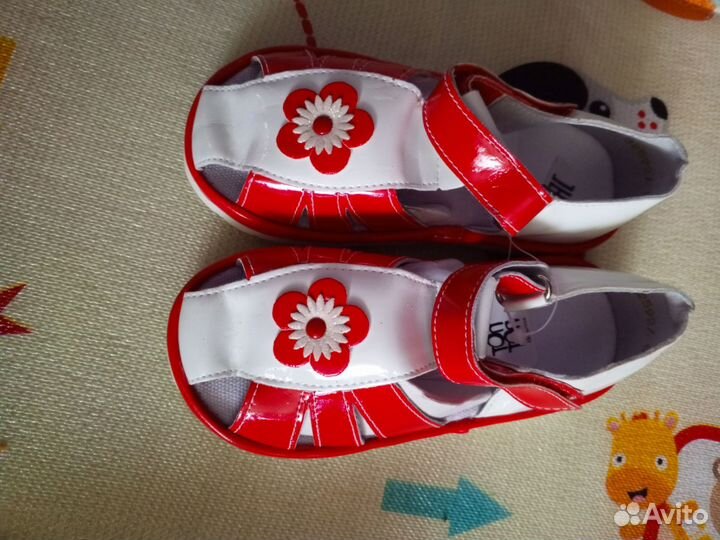 Сандали для девочки новые