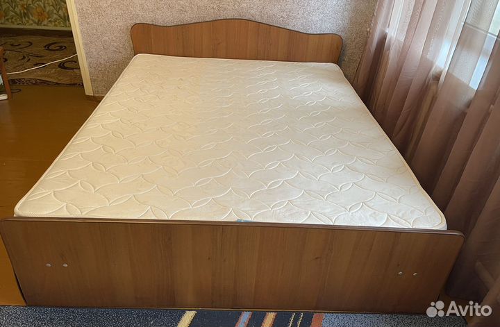 Кровать 2х спальная с матрасом бу