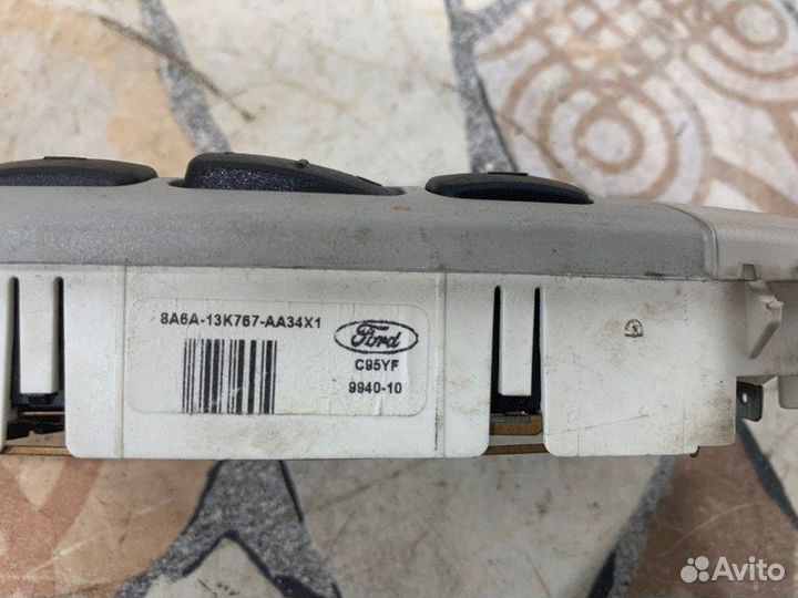 Плафон подсветки салона Ford Fusion хэтчбэк 1.4