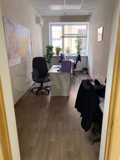 Офисное помещение с арендаторами, 214.4 м², 2 этаж