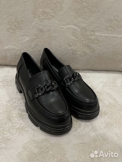 Новая Женская обувь лоферы мокасины туфли
