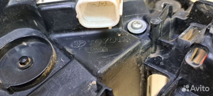 Фонарь задний правыый Toyota Land Cruiser 300