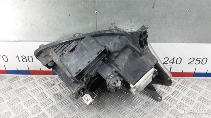 Фара дефекткреплениялампы Toyota Avensis T25 (2003