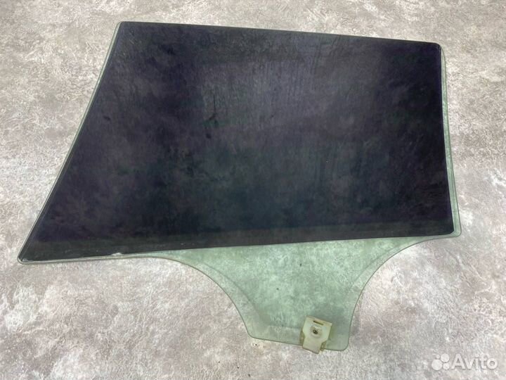 Стекло двери задней правой Mazda 3 BL 2011