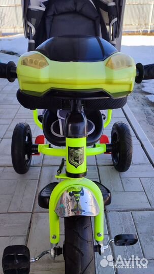 Детский трехколесный велосипед с ручкой