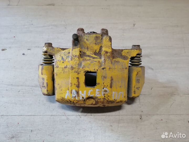 Суппорт передний правый Mitsubishi Lancer 9 тормоз