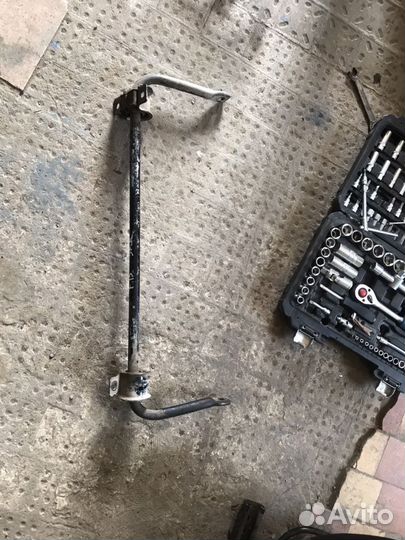 Задний стабилизатор Nissan Juke F15