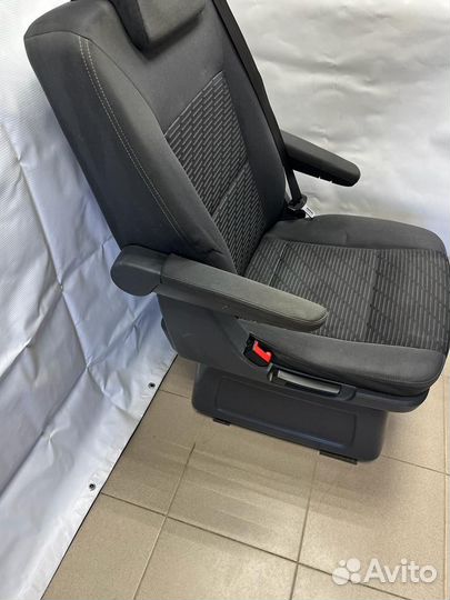 Поворотное кресло VW multivan T5/T6