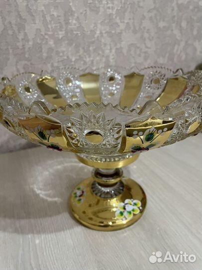 Ваза для фруктов на ножке