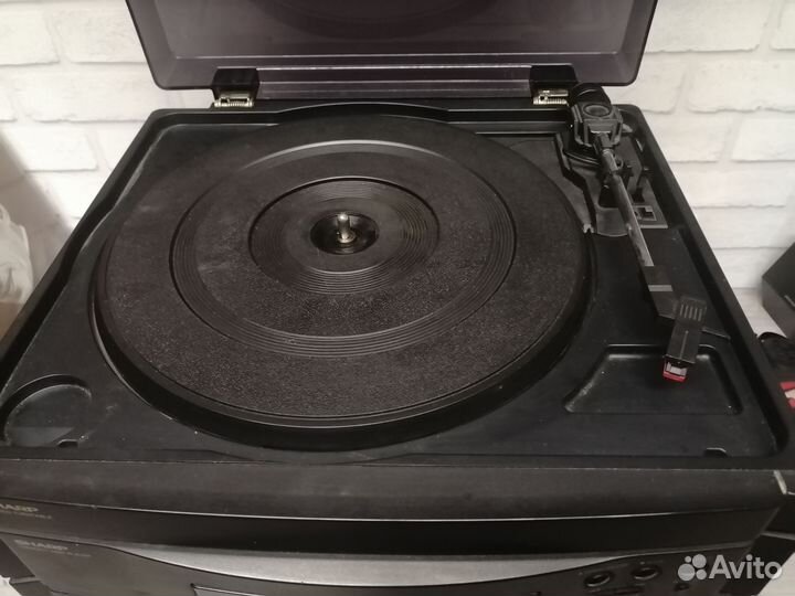 Музыкальный центр с пластинками