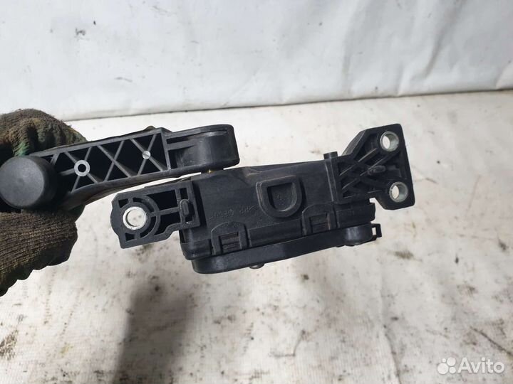 Педаль газа Volkswagen Touareg 2003