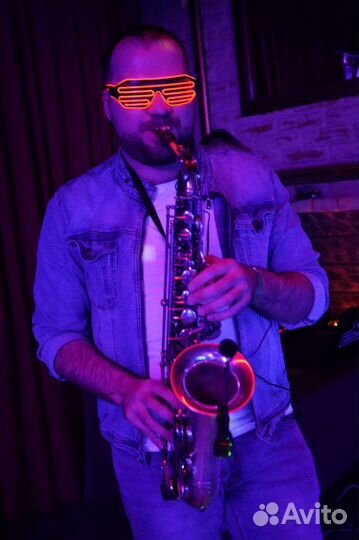 Саксофонист,вокалист