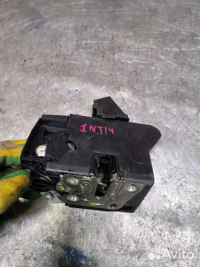 Renault Duster 2 замок передний правой двери 2022