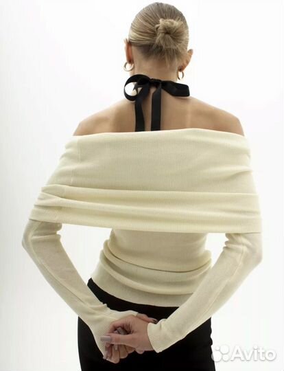 Кофта с открытыми плечами