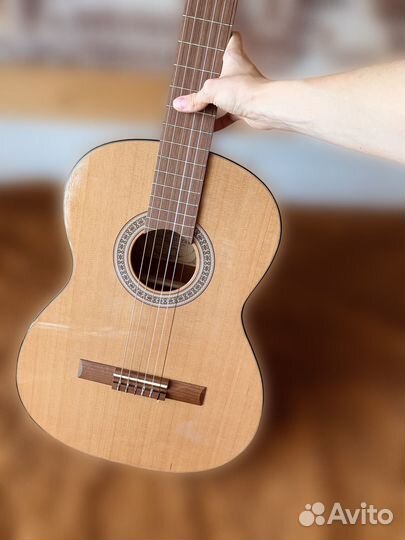 Классическая гитара Cremona с чехлом и струнами