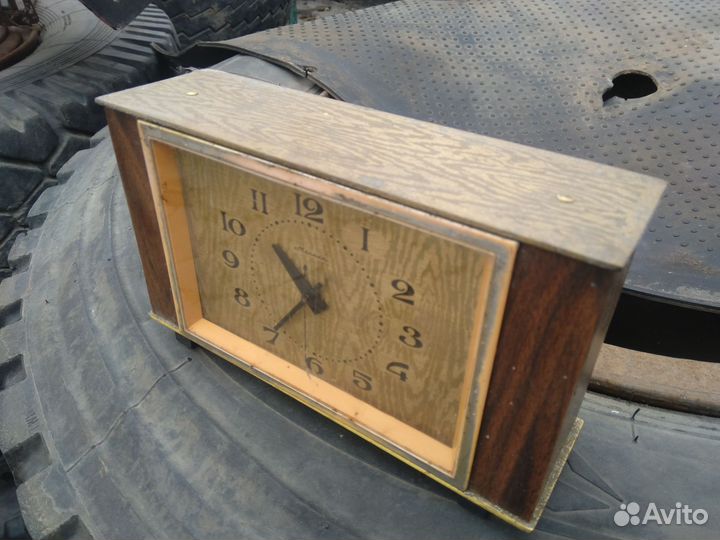 Настольные часы