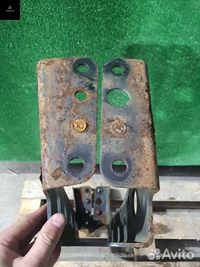 Перемычка рамы (траверса) задняя Mercedes-Benz