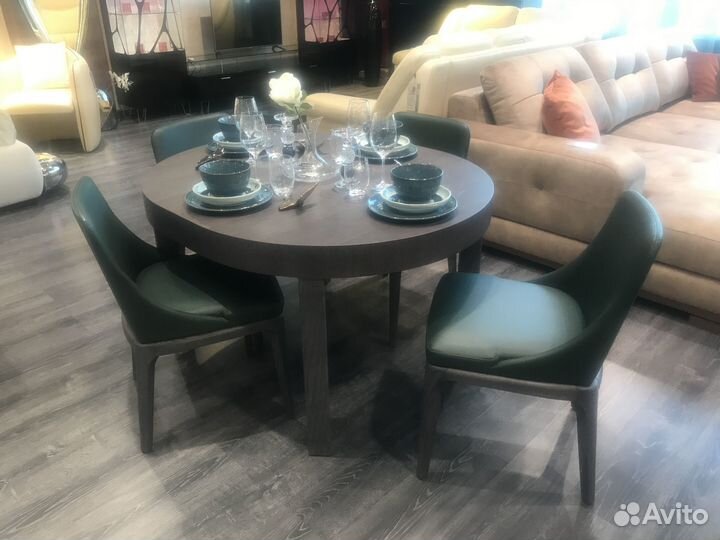 Стол и стулья от Mobel&Zeit
