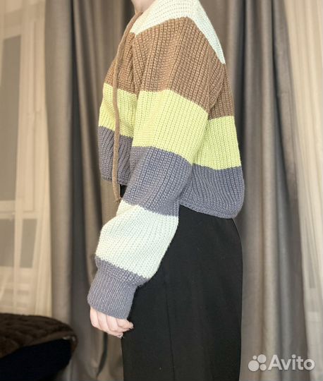 Укороченный свитер с завязками