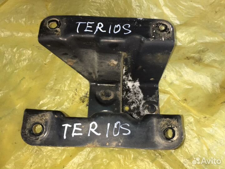 Кронштейн запасного колеса Дайхатсу Териос 1