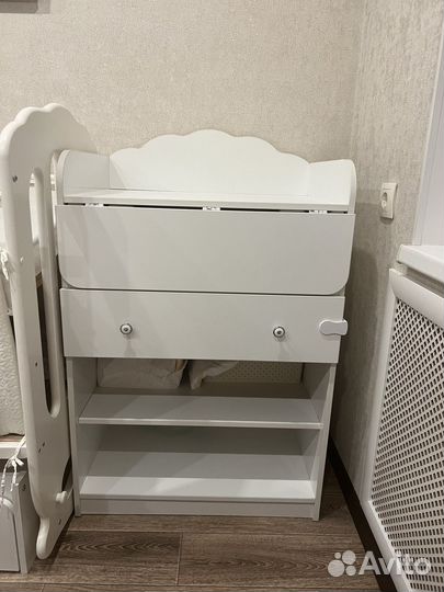 Детская кровать и пеленальный комод