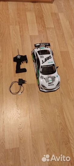 Машина на радиоуправлении для дрифта