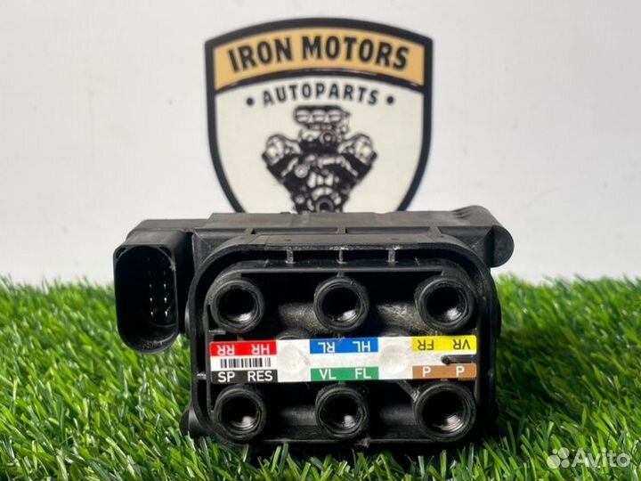 Блок клапанов пневмоподвески Mercedes-Benz