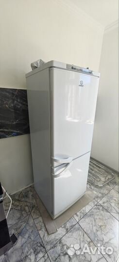 Холодильник Indesit