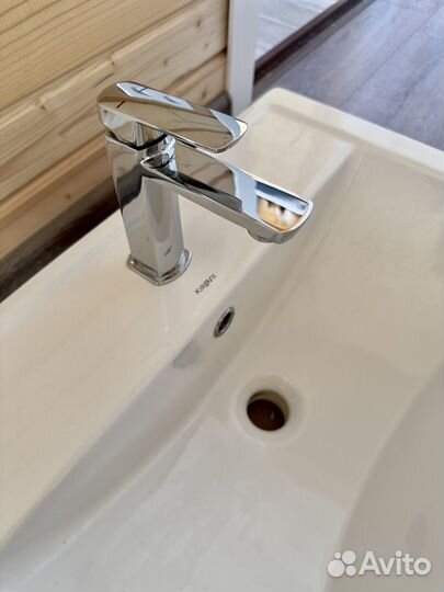 Раковина Kirovit и смеситель SenSea