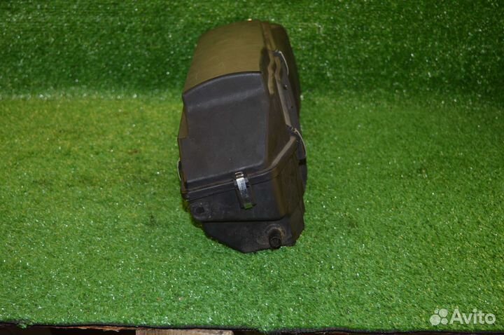 Корпус воздушного фильтра Mercedes w211 3.2