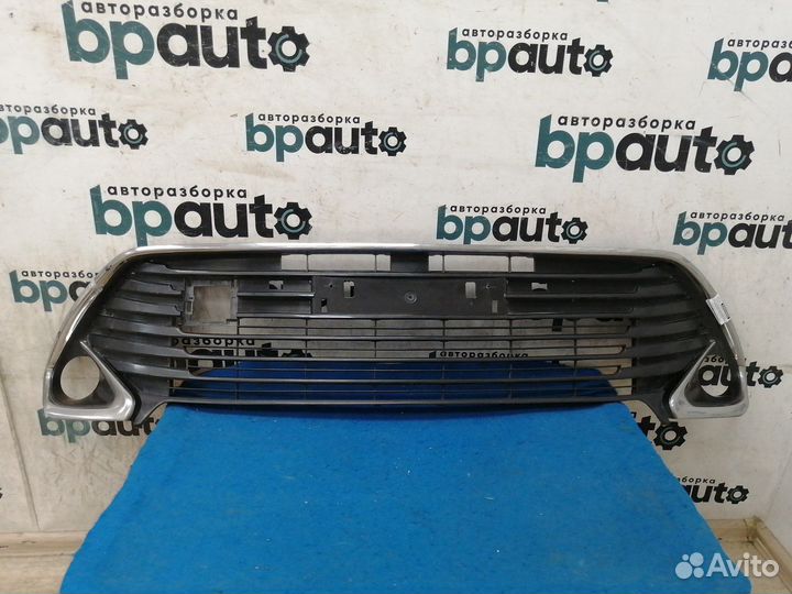 Решетка переднего бампера 53112-33160 Toyota Camry