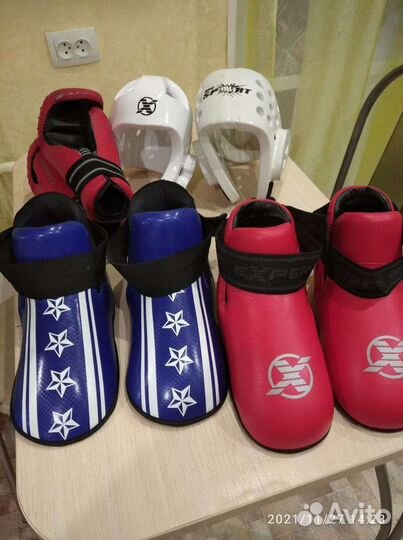 Тхэквондо. Футы, перчатки и шлем