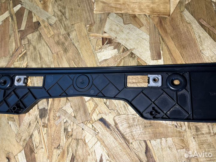 Рамка номера передняя Toyota RAV4 40