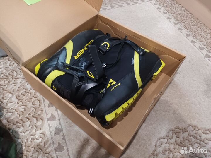 Лыжные ботинки