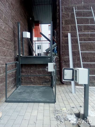 Вертикальный подъемник для инвалидов пту-001А