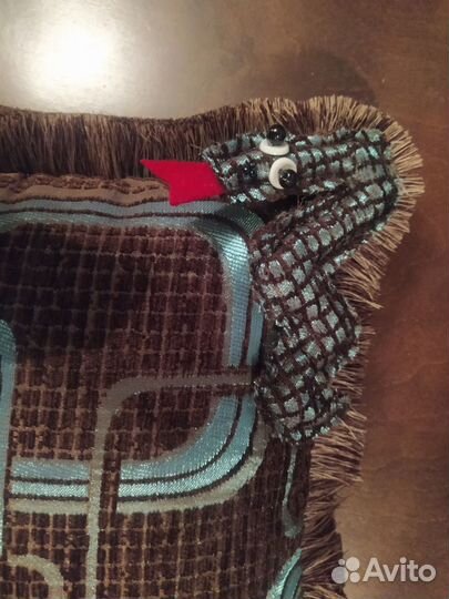 Подушка со змеей