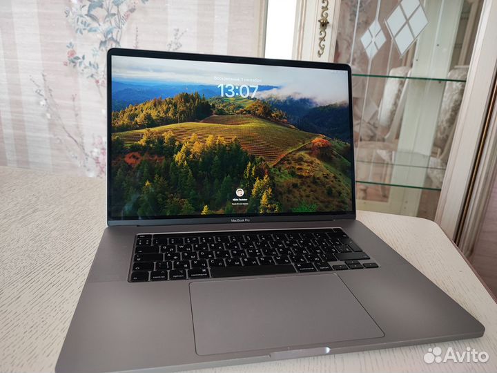 MacBook Pro 16 д., 2019 г., 16 Гб озу, 512 Гб SSD