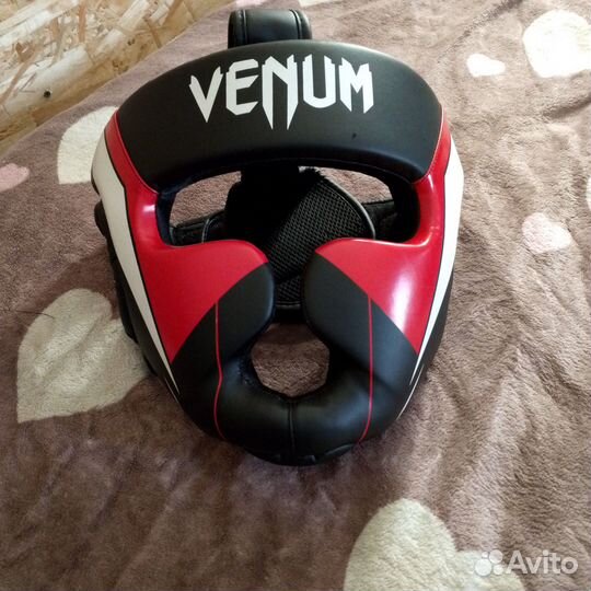 Боксерский шлем venum